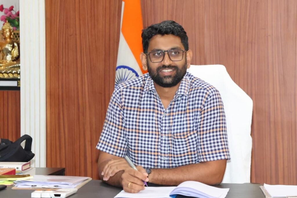 అక్రిడిటేషన్ కార్డుల జారీకి ఆన్‌లైన్ దరఖాస్తులు ఆహ్వానం*       *జిల్లా కలెక్టర్ జితేష్ వి. పాటిల్.*      *ఈ నెల 9 నుండి ఆన్లైన్ లో దరఖాస్తులు సమర్పించాలి*