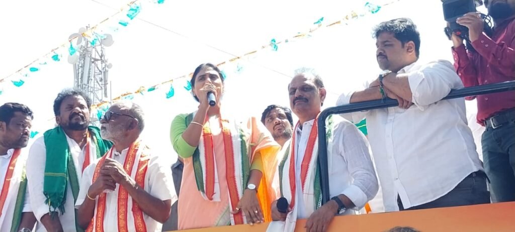 పుంగనూరులో  ఉపాధి హామీ పరిరక్షణ యాత్ర లో షర్మిలా రెడ్డి