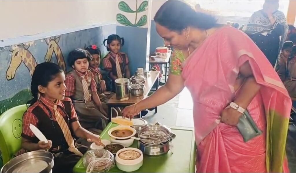 ఘనంగా బ్లాసమ్స్ ప్లే స్కూల్లో ఫుడ్ ఫెస్టివల్ ప్రిన్సిపల్ అనురాధ*