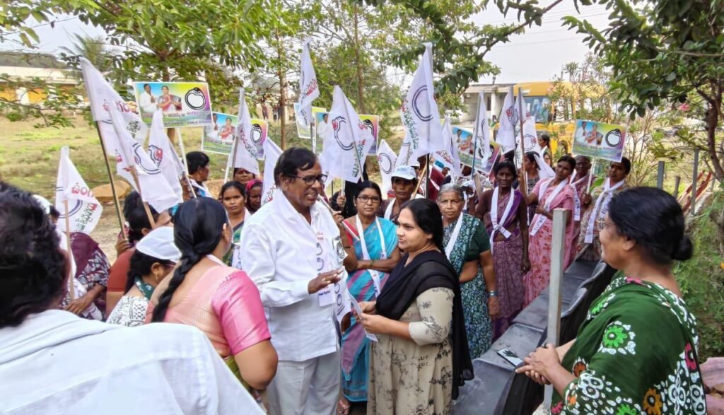 జన సముద్రం తో 12వ వార్డు అభివృద్ధి కోసం స్వతంత్ర అభ్యర్థి జుకురి విజయ – అంజయ్య కి రథ సారధి గా పోటెత్తిన 12వ వార్డు ప్రజలు.