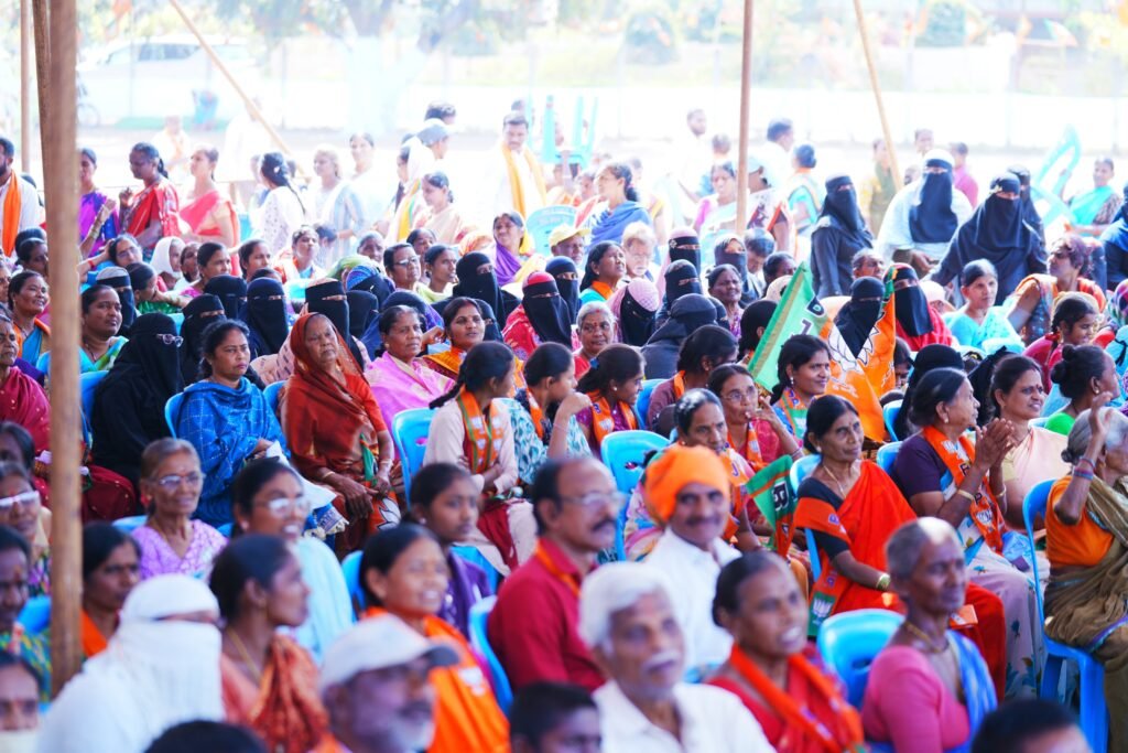 నరేంద్ర మోదీ ప్రభుత్వ సహాకారంతోనే తెలంగాణ రాష్ట్రంలో మున్సిపాలిటీల అభివృద్ధి సాధ్యం మహారాష్ట్ర ముఖ్యమంత్రి దేవేంద్ర ఫడ్నవీస్