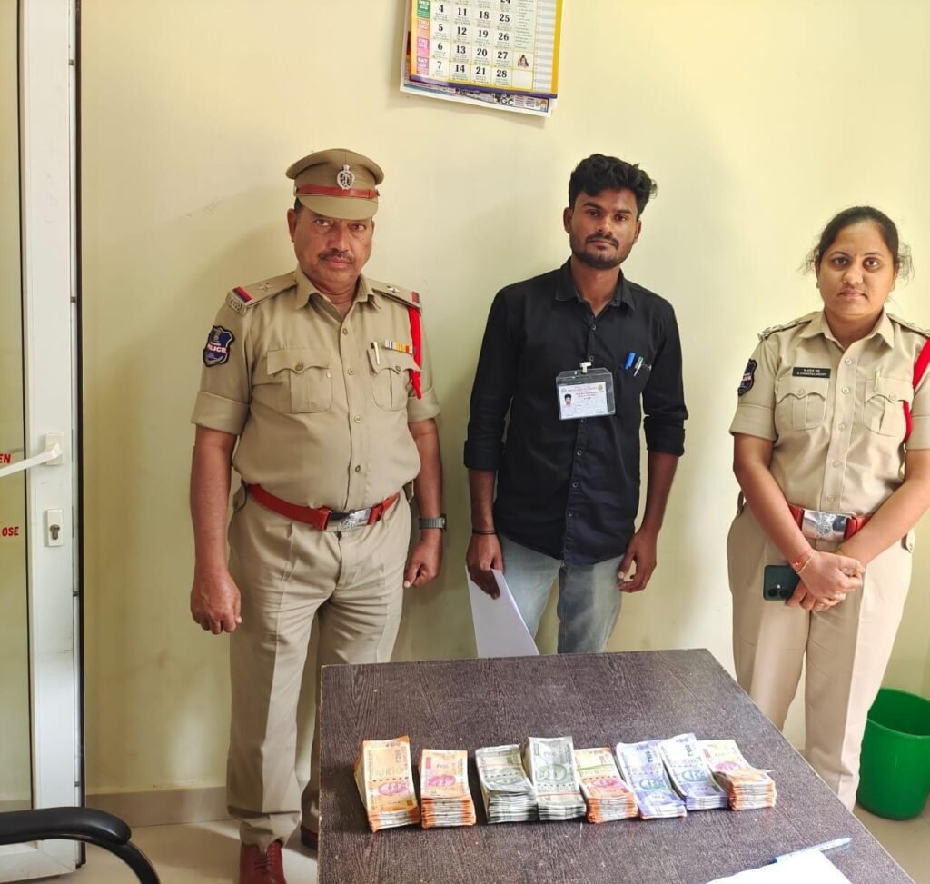 రాజన్న సిరిసిల్ల జిల్లా:://*     *రగుడు చెక్‌పోస్ట్ వద్ద రూ. 2 లక్షల నగదు సీజ్..*