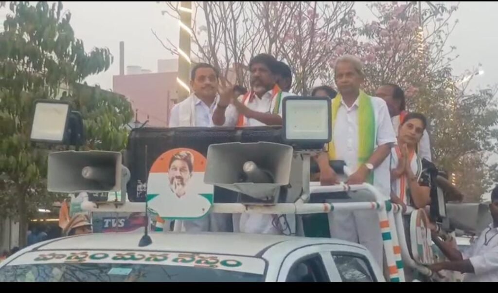 మధిర రోడ్డు షో లో భట్టి విక్రమార్క ప్రసంగ హైలెట్స్       మధిర మన సమగ్ర ప్రజావాణి ఫిబ్రవరి 7       మీ అందరి ఆశీస్సులతో నన్ను గెలిపించినందుకు మధిర కీర్తిని రాష్ట్రవ్యాప్తంగా ఇమడింపజేశాను