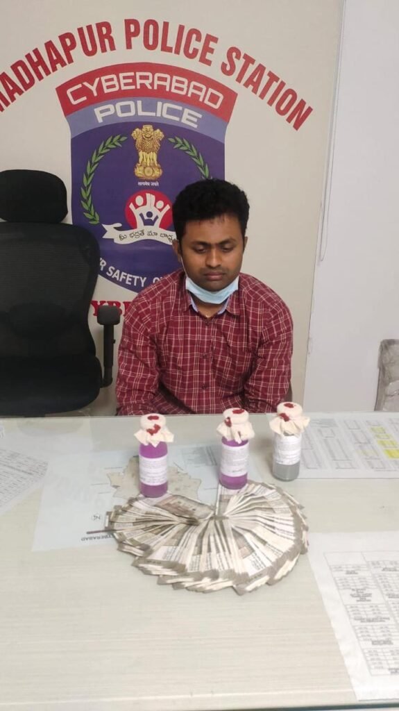 50 వేల రూపాయలు లంచం తీసుకుంటూ ఏసీబీకి దొరికిన మాదాపూర్ SI వినయ్*      *ఓ కేసు విషయంలో స్టేషన్*   *బెయిల్ కోసం లక్ష రూపాయలు డిమాండ్ చేసిన ఎస్సై వినయ్* .