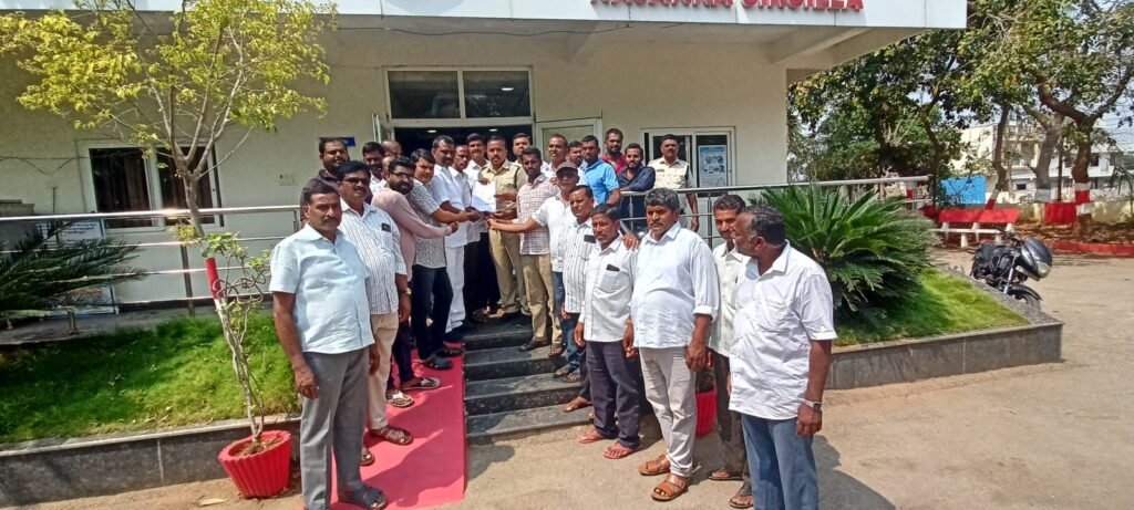 భయంకరమైన వ్యాధిలా కుల వివక్ష*     * చిన్నారి మృతి పట్ల నివాళులర్పించిన నాయకులు.  * కుమ్మెర నిందితులకు కఠిన శిక్షలు విధించాలి.  * ముస్తాబాద్ లో బహుజన కులాల డిమాండ్.  * చదువుకున్నా కుల వివక్ష తగ్గడం లేదు.