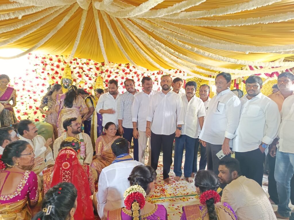 బద్వేల్ టౌన్‌లోని ఆర్.ఆర్ కళ్యాణ మండపంలో జరిగిన వివాహ వేడుకకు ఇంచార్జ్ రితేష్ రెడ్డి గారు హాజరయ్యారు