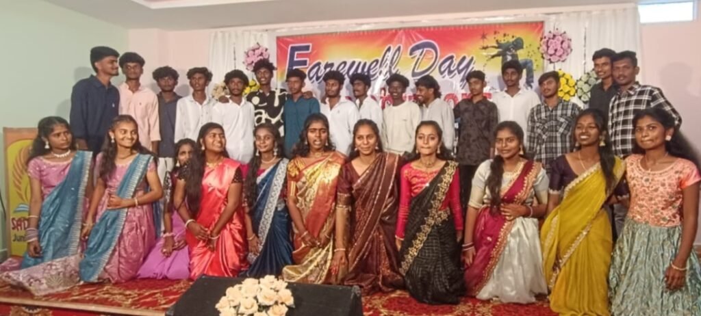 సాధన కళాశాలలో ఘనంగా వీడ్కోలు వేడుకలు