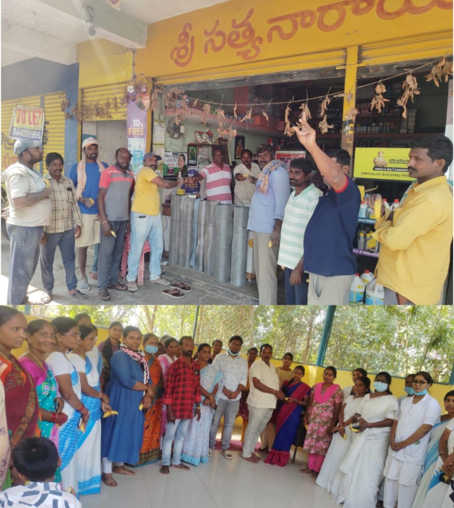 పెళ్లిరోజు సందర్భంగా పండ్లు పంపిణీ