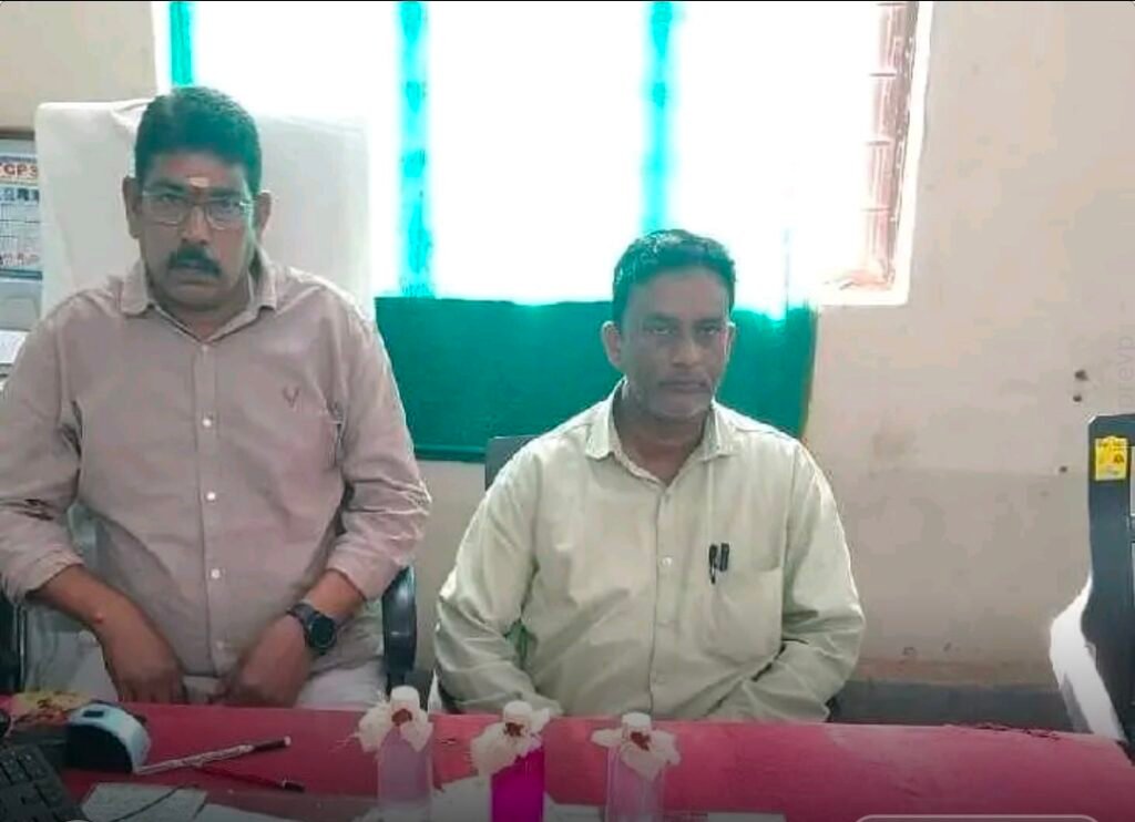 ఏసీబీ దాడిలో మంథని  సబ్ రిజిస్టర్