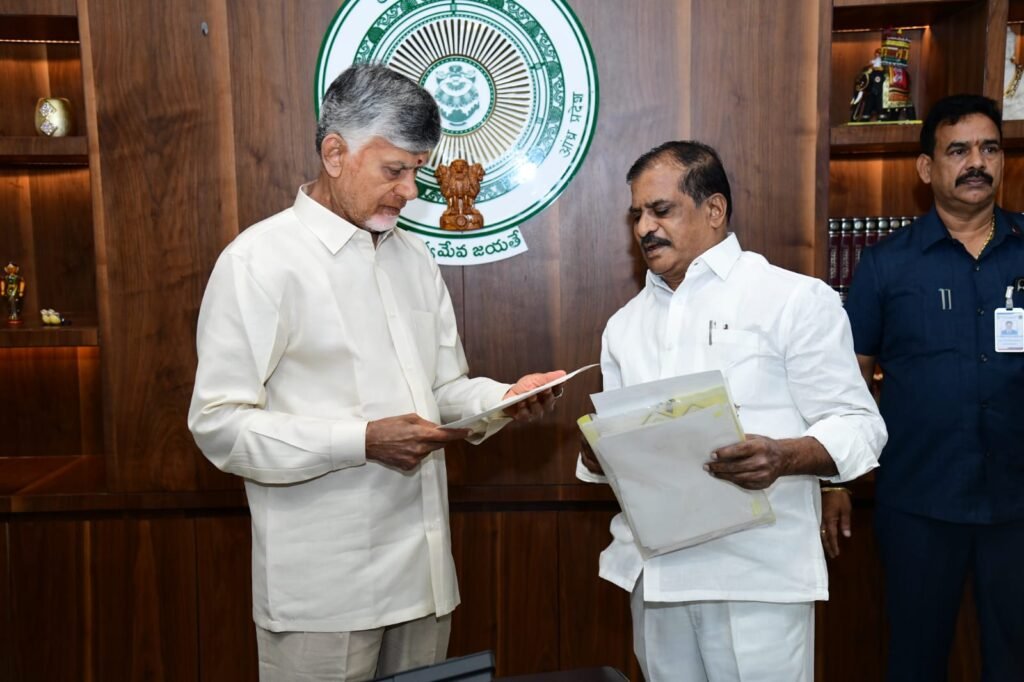 ముఖ్యమంత్రి చంద్రబాబును కలిసిన మాజీ ఎమ్మెల్యే మల్లెల లింగారెడ్డి