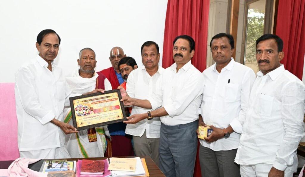 నాచారం గుట్ట లక్ష్మీనరసింహ స్వామి బ్రహ్మోత్సవాలకు రావాల్సిందిగా కేసీఆర్ కి ఆహ్వానం