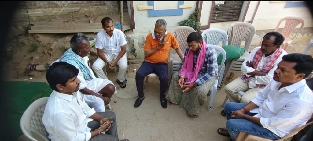 మృతుని కుటుంబాన్ని పరామర్శించిన మాజీ ఎమ్మెల్యే నర్సారెడ్డి..