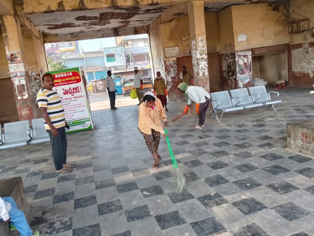 జుక్కల్‌లో ప్రజా పాలన కార్యక్రమం ప్రారంభం  పరిశుభ్రతపై అవగాహన కల్పించిన పంచాయతీ కార్యదర్శి శ్రీనివాస్ గౌడ్