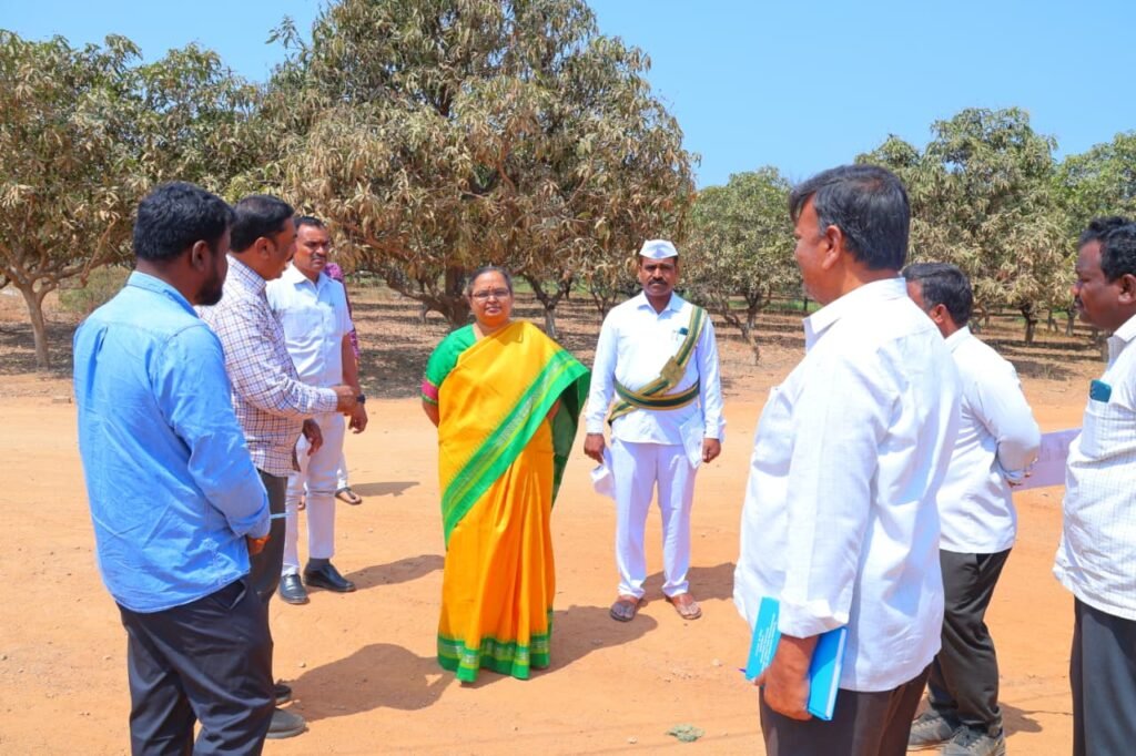 కోహెడ మండలంలో తంగళ్ల పల్లి గ్రామ శివారులో దాదాపు 23 ఎకరాల విస్తీర్ణంలో 200 కోట్లతో నిర్మిస్తున్న ఇంటిగ్రేటెడ్ రెసిడెన్షియల్ స్కూల్ కాంప్లెక్స్..