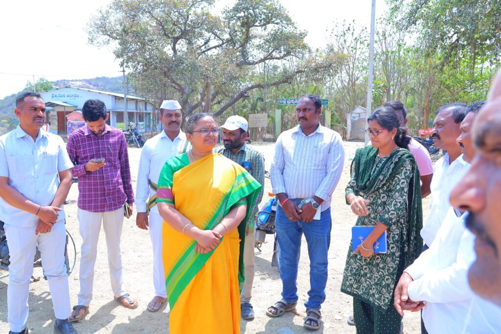 కోహెడ మండలంలోని శనిగరం గ్రామంలో మిషన్ భగీరథ వాటర్ ట్యాంక్ శుద్ధి చేసే ప్రక్రియను :జిల్లా కలెక్టర్ కె. హైమావతి క్షేత్రస్థాయిలో పరిశీలించారు..