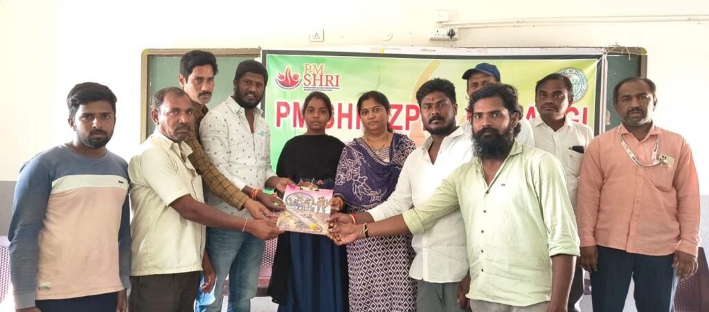 పరీక్షలంటే విద్యార్థులు భయపడొద్దు*     *భయం వీడితే జయం మనదే*     *పదవ తరగతి విద్యార్థులకు పరీక్ష ప్యాడ్లు*