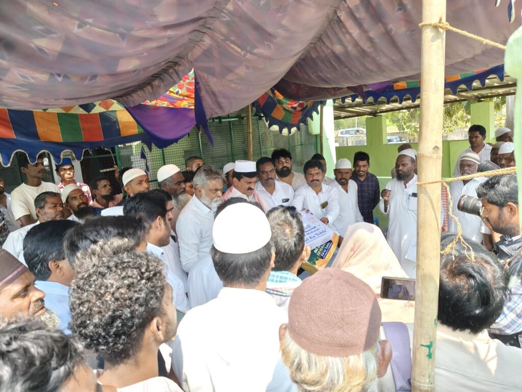 రంజాన్ సందర్భంగా ముస్లిం కుటుంబాలకు తోపాలు పంపిణీ