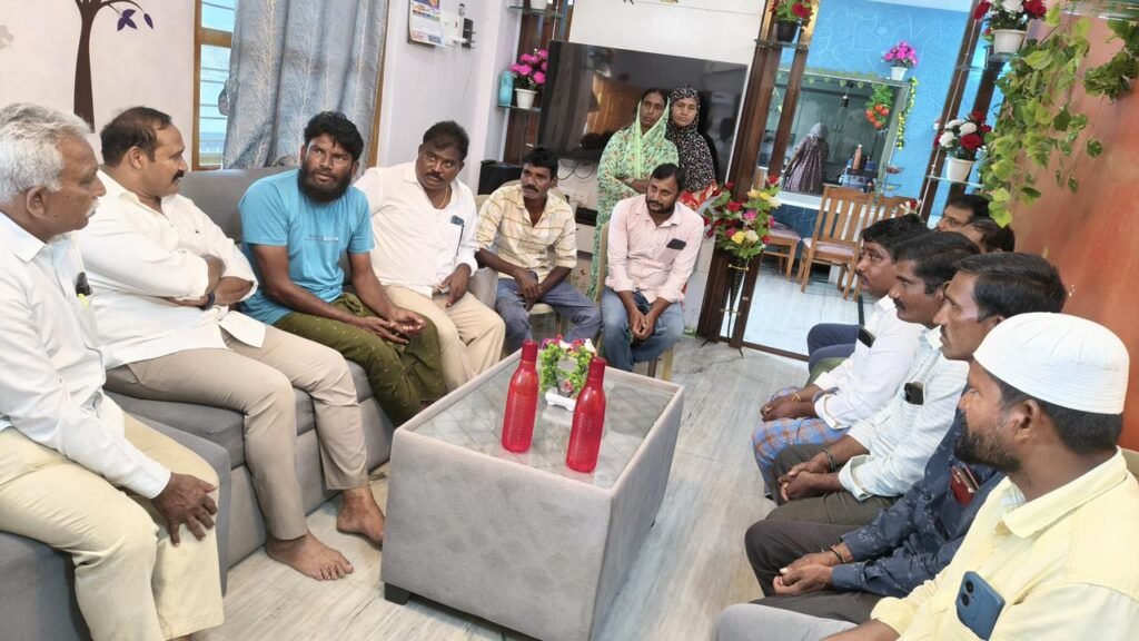 మండలంలోని పలు కుటుంబాలను పరామర్శించిన మాజీ ఎమ్మెల్యే