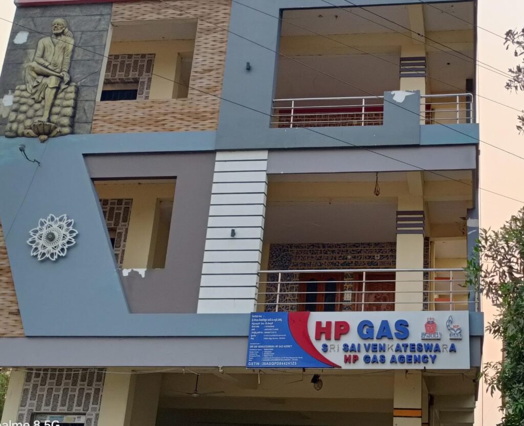 సంక్షేమ “హాస్టళ్లకు” చుక్కలు చూపిస్తున్న మధిర హెచ్.పీ గ్యాస్ ఏజెన్సీ…?