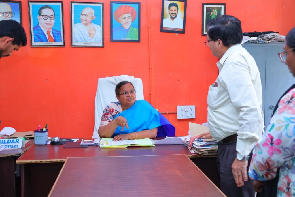 రాయపోల్ మండల కేంద్రంలోని ప్రాథమిక ఆరోగ్య కేంద్రాన్ని-మండల కేంద్రంలోని తహసీల్దార్ కార్యాలయాన్ని జిల్లా కలెక్టర్ ఆకస్మికంగా తనికి చేశారు.