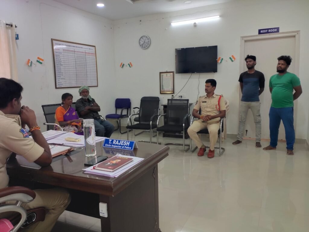 మద్యం తాగి వేధిస్తున్న కుమారులపై ఫిర్యాదు చేసిన తల్లిదండ్రులు…