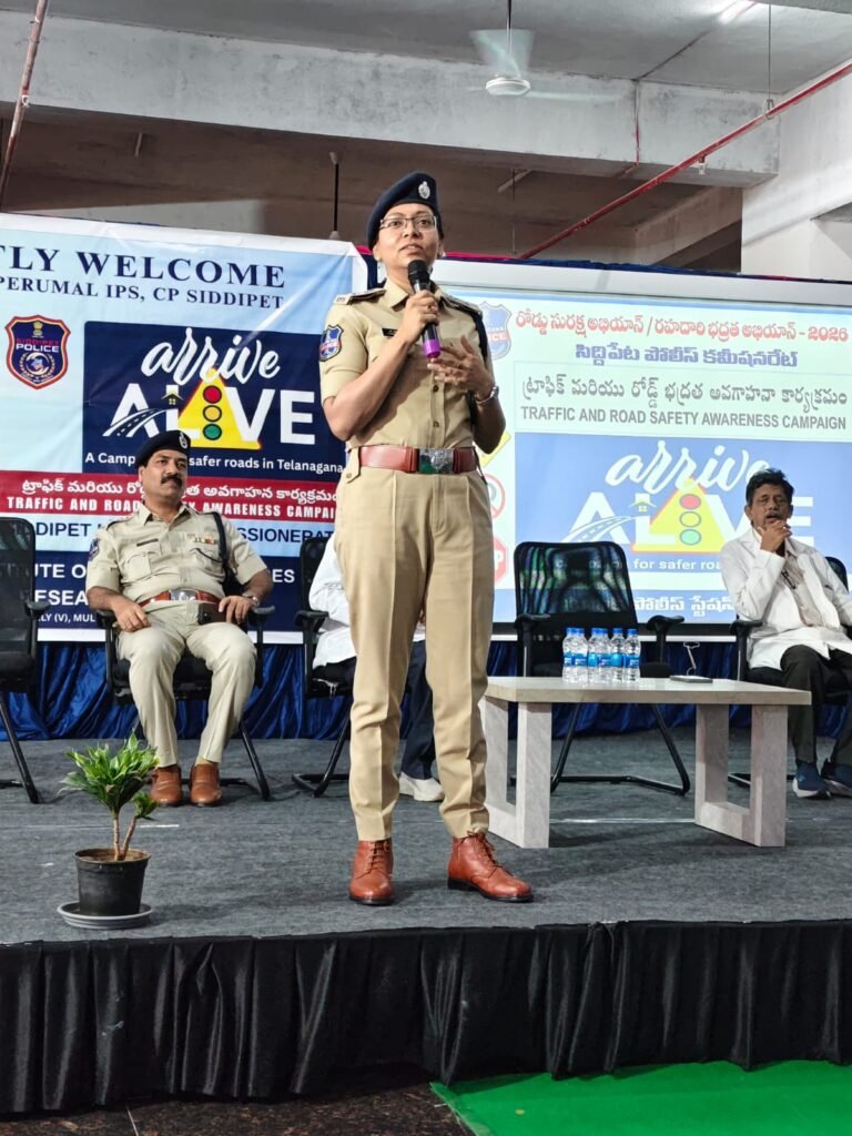 ములుగు మండలం వంటిమామిడి లోని ఆర్.వి.ఎం మెడికల్ కళాశాలలో నిర్వహించిన ‘అరైవ్ అలైవ్’ రోడ్డు భద్రతా అవగాహన సదస్సుకు ముఖ్య అతిథిగా పోలీస్ కమిషనర్ ఎస్. రష్మీ పెరుమాల్,