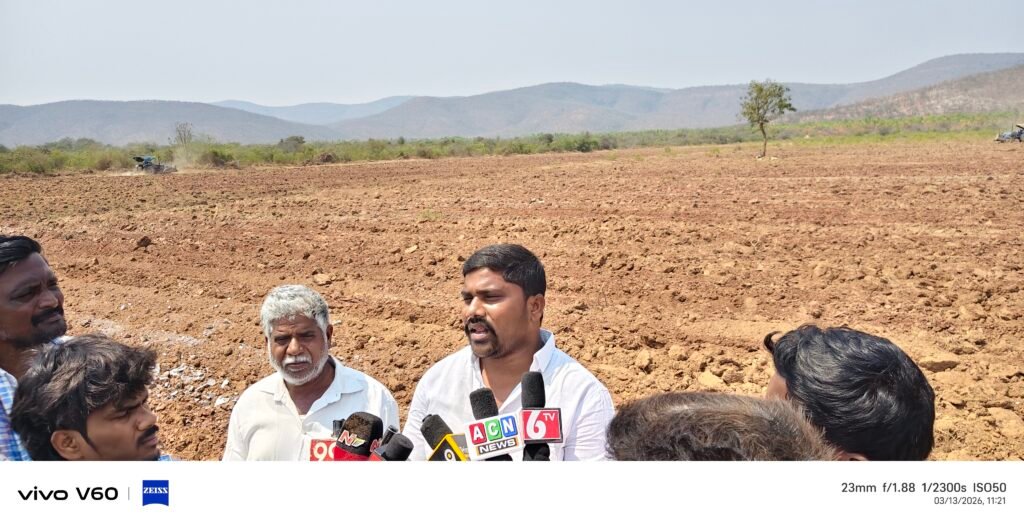 సమస్యాత్మక పొలంలో అర్ధరాత్రి బోరులు   తెలిసినా తెలియట్లు ఉన్నా తాసిల్దార్