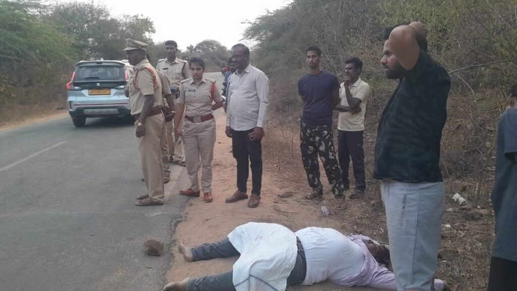 రోడ్డు ప్రమాదంలో కోర్టు ఉద్యోగి మృతి