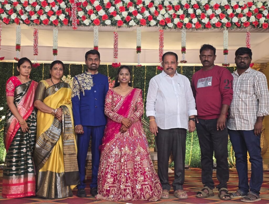 దుంపా వారి వివాహ రిసెప్షన్ వేడుకల్లో రెడ్యo దంపతులు.