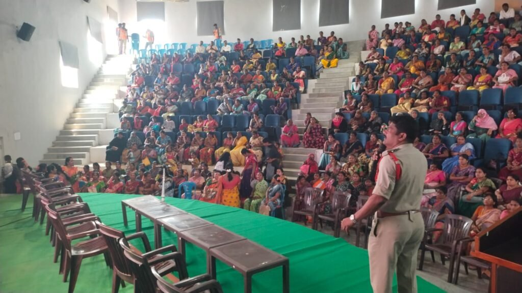 మహిళల భద్రతకు పోలీస్ శాఖ అగ్ర ప్రాధాన్యం- బద్వేలు అర్బన్ సి.ఐ రామకృష్ణ