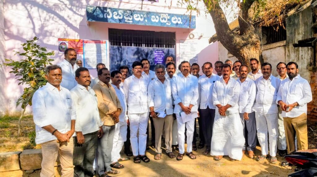 రాజకీయ కక్షతోనే జడ్పిటిసి చిన్న పోల్ రెడ్డిపై అక్రమ కేసులు: ఎమ్మెల్సీ డీసీ గోవిందరెడ్డి