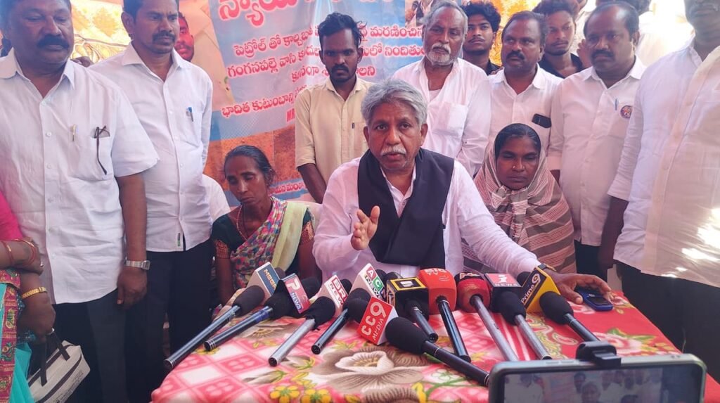 మృతుల కుటుంబాలను పరామర్శించిన ఎమ్మార్పీఎస్ అధ్యక్షుడు పద్మశ్రీ మందకృష్ణ మాదిగ