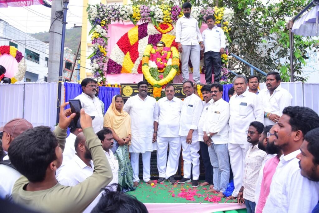 విజయవాడలో పోతిన చిన్నాగారి కాంస్య విగ్రహ ఆవిష్కరణ