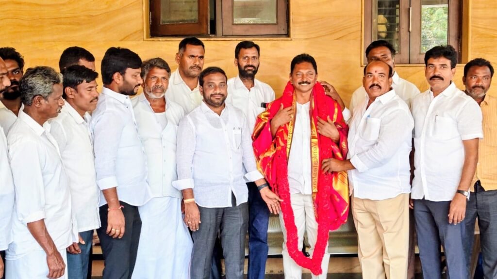 బద్వేల్ మండల వైసీపీ నాయకులు విశ్వనాథరెడ్డికి సంఘీభావం