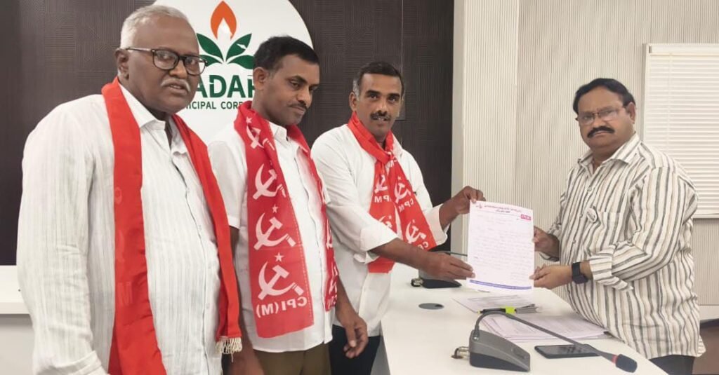 పాత కడప హరిజనవాడలో ప్రధాన డ్రైనేజీ కాలువ ఏర్పాటు చేయండి. సి.పి.ఎం