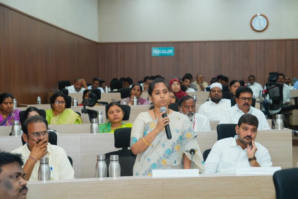 జీఎంసీ కౌన్సిల్ సమావేశంలో ప్రజా సమస్యల పై గళమెత్తిన ఎమ్మెల్యే గళ్ళా మాధవి