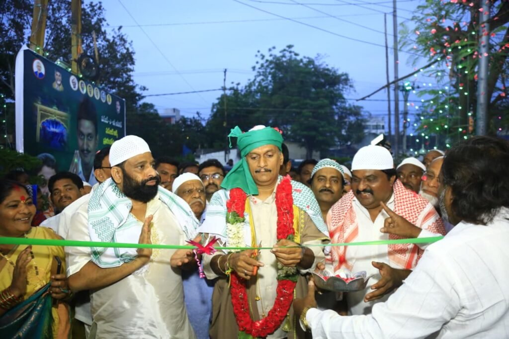 మత సామరస్యానికి ప్రతీక  ఎంపీ కేశినేని శివనాథ్ (చిన్ని)