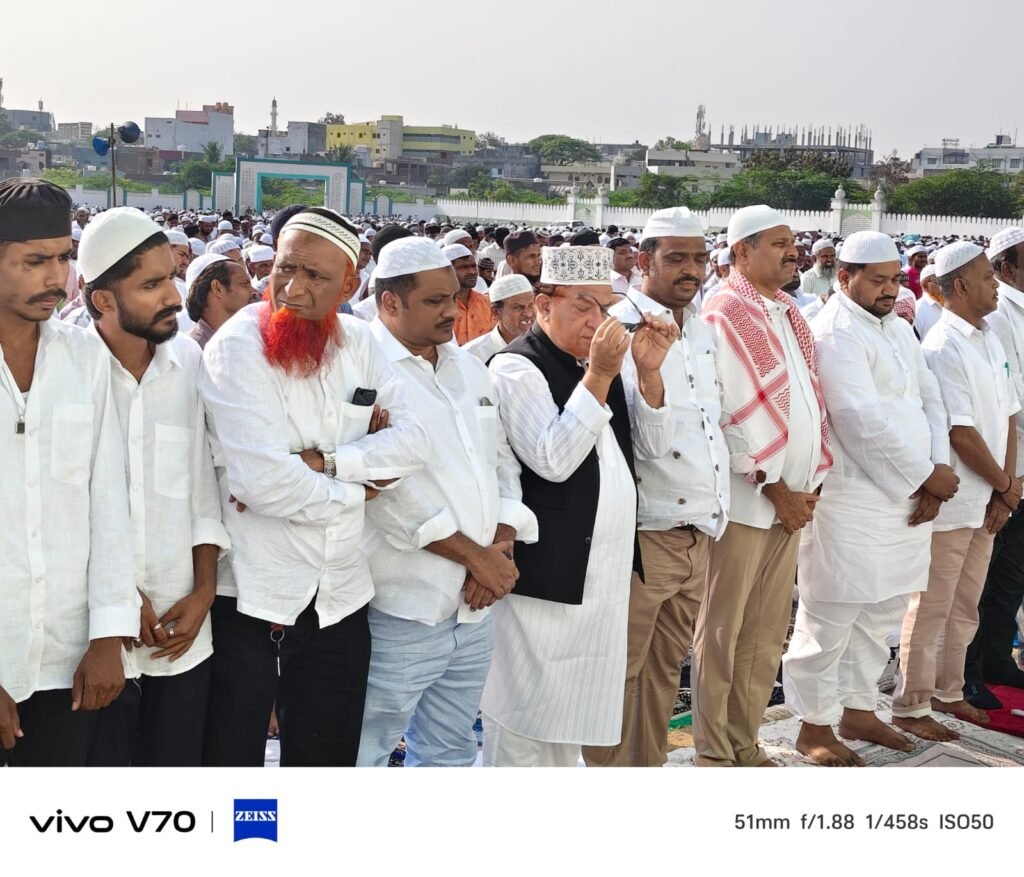 “”శుభాల వసంతం రంజాన్ “”ఈద్గాలో జరిగిన ప్రార్థనలలో పాల్గొన్న శ్రీకాంత్ రెడ్డి