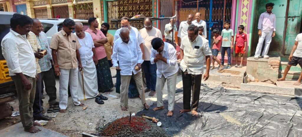 సీసీ రోడ్డు నిర్మాణ పనులు ప్రారంభించిన, బద్వేల్ మార్కెట్ యార్డ్ వైస్ చైర్మన్ బసిరెడ్డి రవీంద్రారెడ్డి