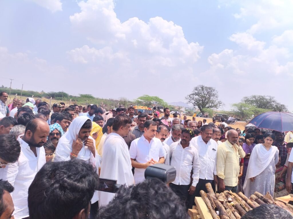 మాజీ ఎమ్మెల్యే శ్రీ ఉన్నం హనుమంతరాయ చౌదరి గారికి ఘన నివాళులర్పించిన టీడీపీ పొలిట్ బ్యూరో సభ్యులు శ్రీనివాసరెడ్డి గారు..