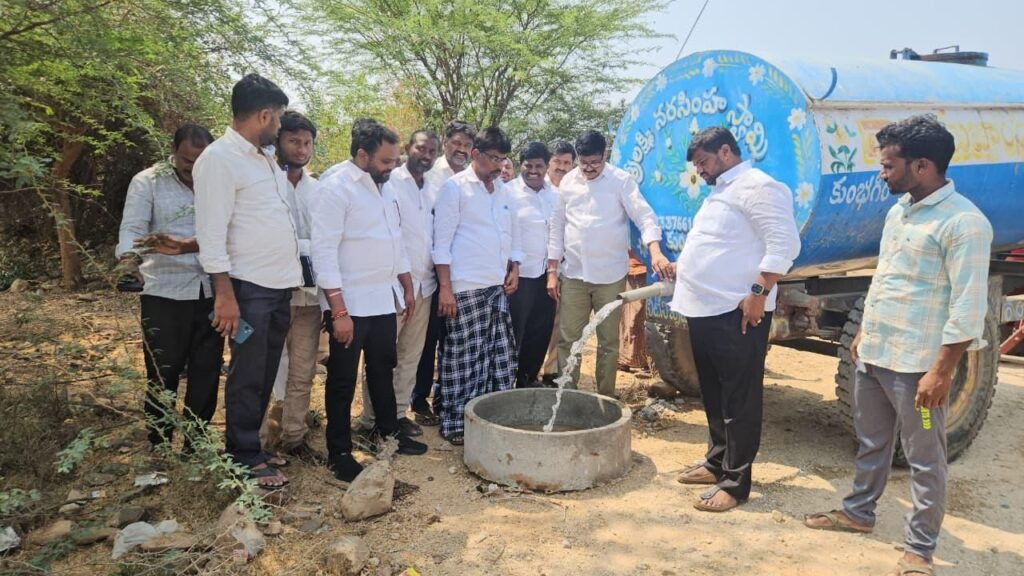 మూగ జీవాల దాహార్తి కోసం నీటి తోట్లను ఏర్పాటు చేసిన  కడప జిల్లా  డీసీసీ బ్యాంక్ చైర్మన్ మంచూరు సూర్యనారాయణ రెడ్డి”