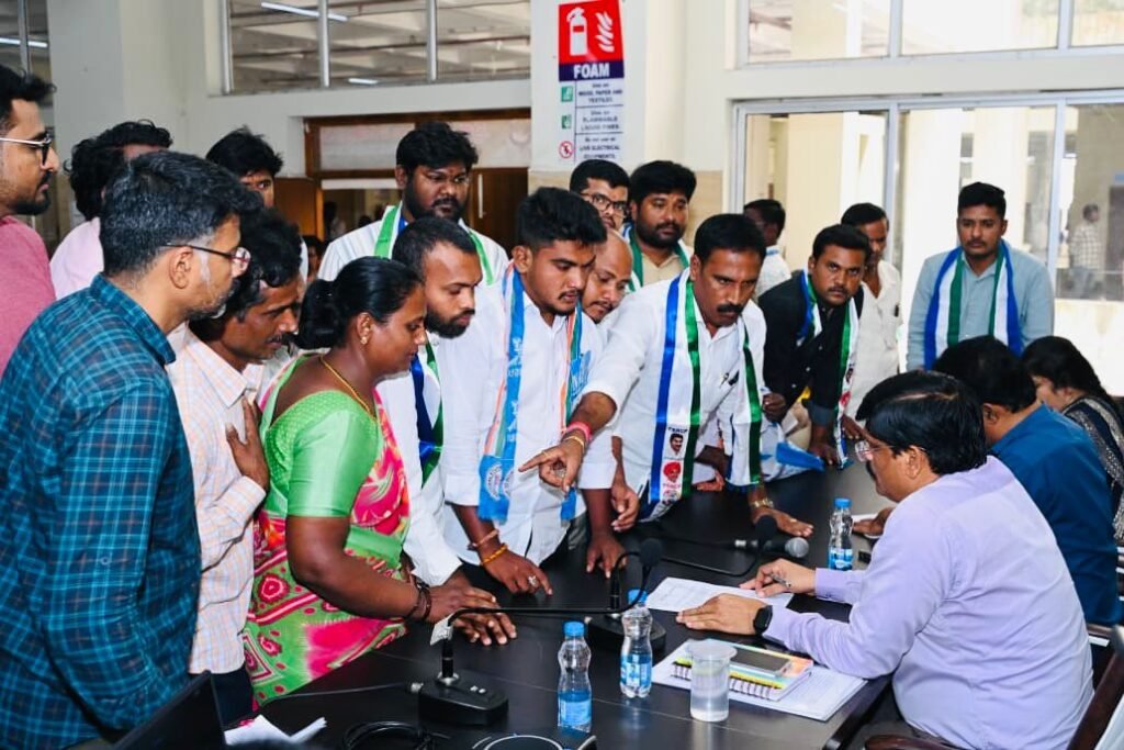 జస్వంత్ రెడ్డి ఆచూకీ కనుగొని, కళాశాల యాజమాన్యం నిర్లక్ష్యంపై తక్షణ చర్యలు తీసుకోవాలని;;విద్యార్ధి సంఘం నేతలు