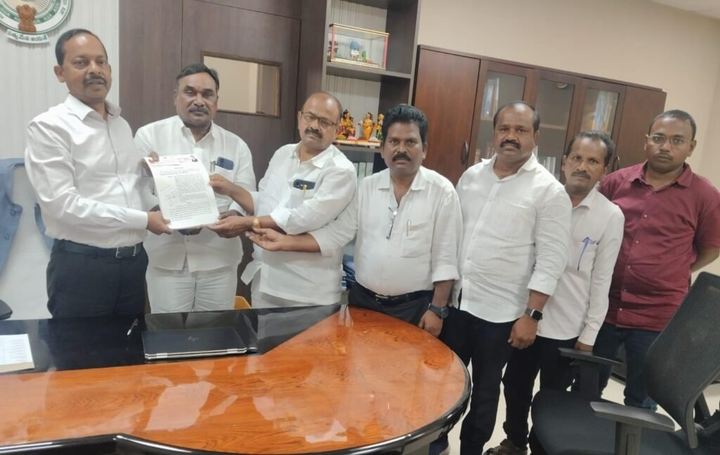 అమరావతిలో కడప జిల్లా MEF నాయకులు  స్పెషల్ చీఫ్ సెక్రటరీ ని బద్వేల్ నాయకులు కలవడం జరిగింది