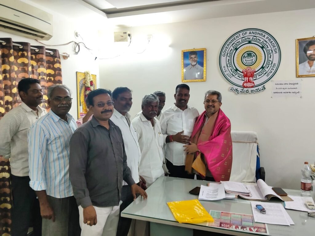 పోరుమామిళ్ల మండల తాసిల్దార్ ను కలిసిన  హ్యూమన్ రైట్స్ మరియు దళిత సంఘాలు