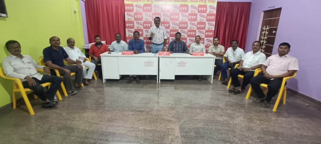 పిఆర్సీని అమలు చేసేవరకు పోరాటం ఆగదు.  -ఏప్రిల్ 1 న కలెక్టరేట్ వద్ద దీక్షలను జయప్రదం చేయండి  -యుటిఎఫ్ కడప జిల్లా శాఖ హెచ్చరిక.