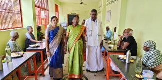వివేకానంద సేవాశ్రమంలో వృద్ధులకు అన్నదానం