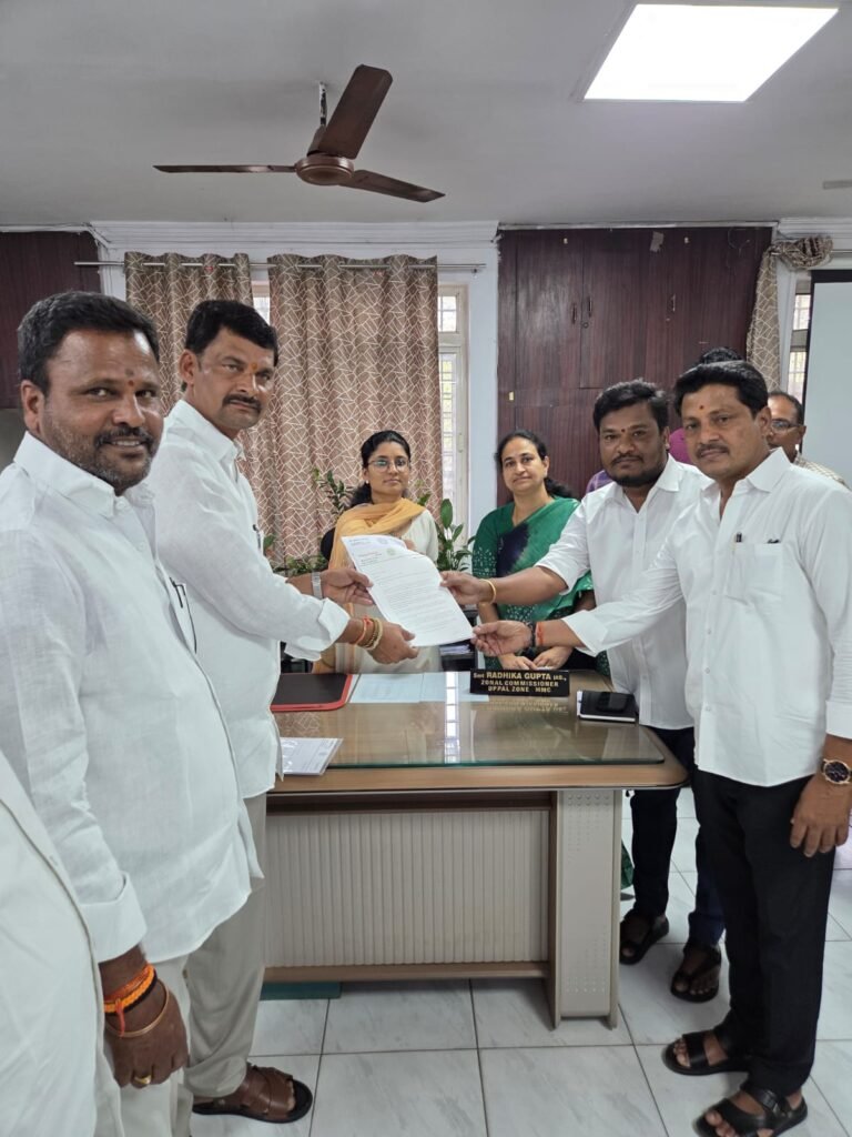 పోచారంలో నీటి సమస్యలు, దోమల నివారణ కోసం అధికారులకు వినతిపత్రం సమర్పించిన మాజి చైర్మన్ కొండల్ రెడ్డి