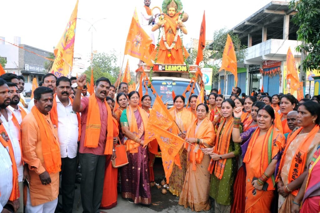 భక్తిశ్రద్ధలతో వీర హనుమాన్ విజయ యాత్ర..