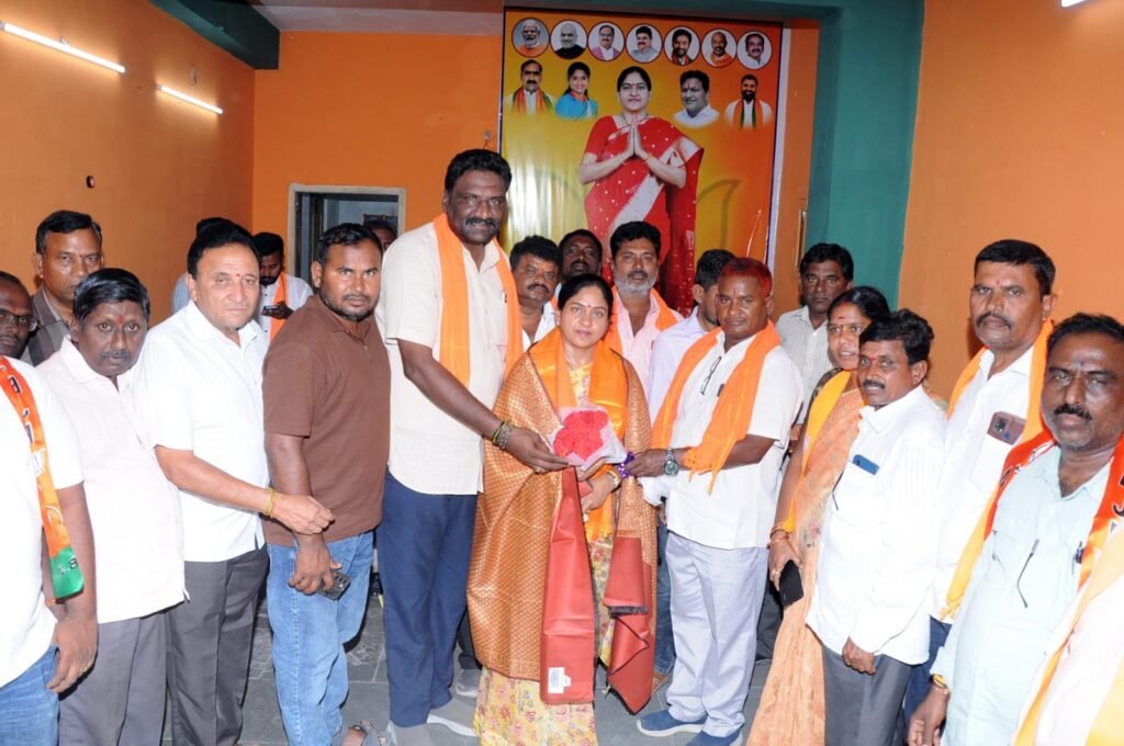 కోదాడలో బీజేపీ బలోపేతమే లక్ష్యం..  కవితా రెడ్డి నియామకంతో బీజేపీలో నూతనోత్సాహం.    సమన్వయంతో పార్టీని బలోపేతం చేస్తాం..