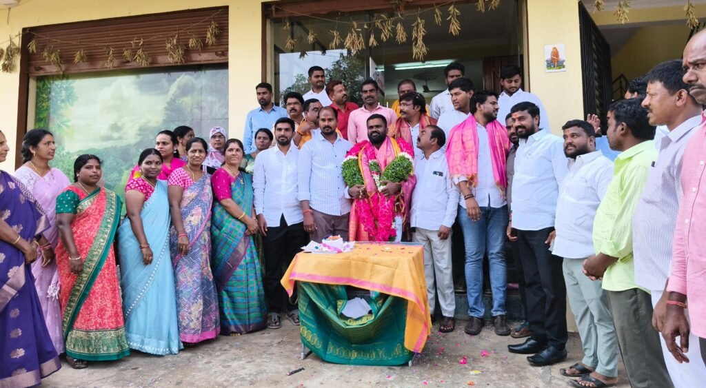 *మీ సేవలు మరింత విస్తరించాలి*<br><br>*సామాజిక దృక్పథంతో సదర్ శీను సేవలు అమోఘం*<br><br>*బీసీ సేన జాతీయ అధ్యక్షులు బర్క కృష్ణ పిలుపు*<br>